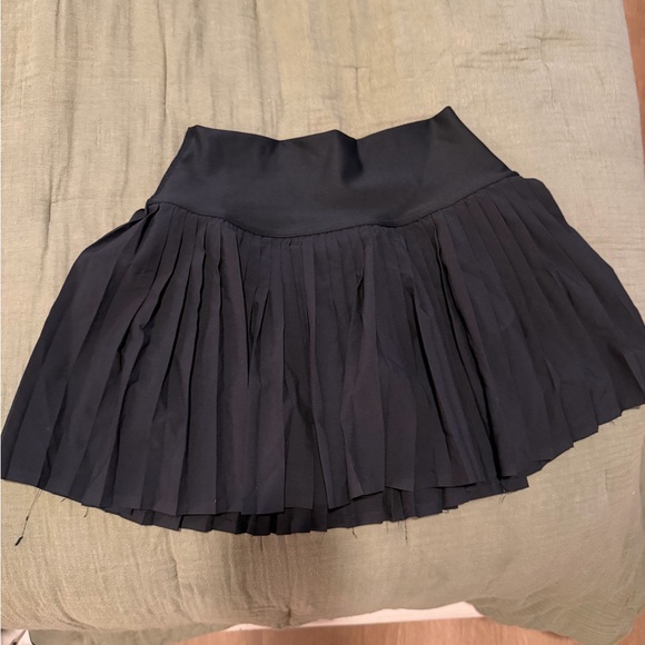 ALO Yoga Black A-Line Skirt - Picture 2 of 3